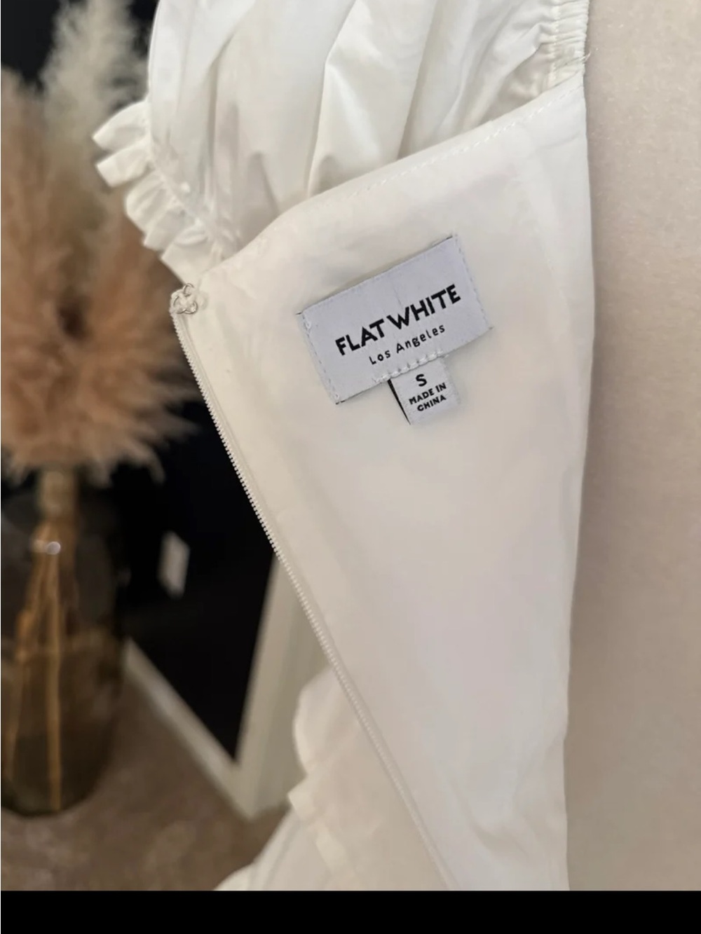 FLAT WHITE Ruffle Tiered Puff Sleeve Dress in White size Small - Picture 9 of 12